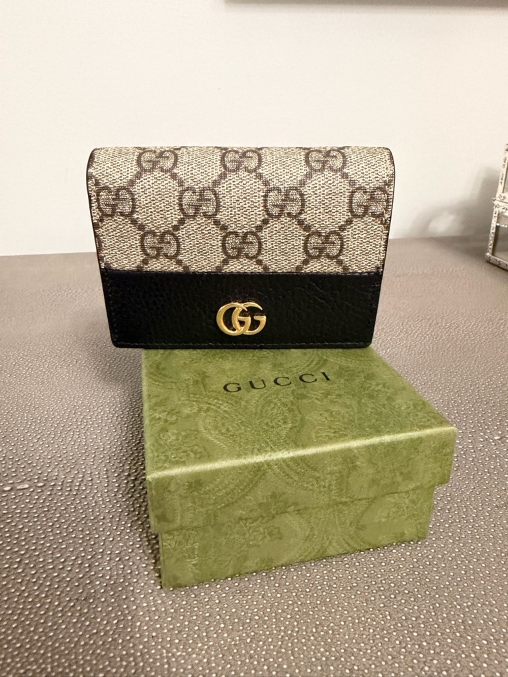 NEW Authentic Gucci Beige Monogram Canvas Wallet with Black Trim and Gold GG